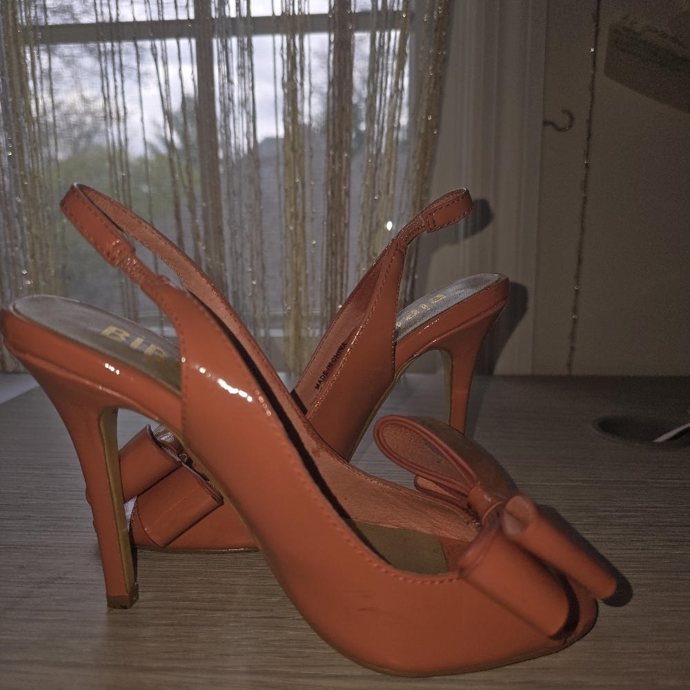 Chic pinkFaux Leather High Heels with Bow Detail - Size 5